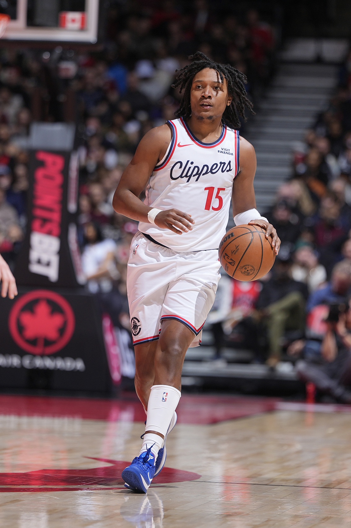 开云体育-3分1板2助！小泰泰·华盛顿谈快船首秀：他们就是让我做自己